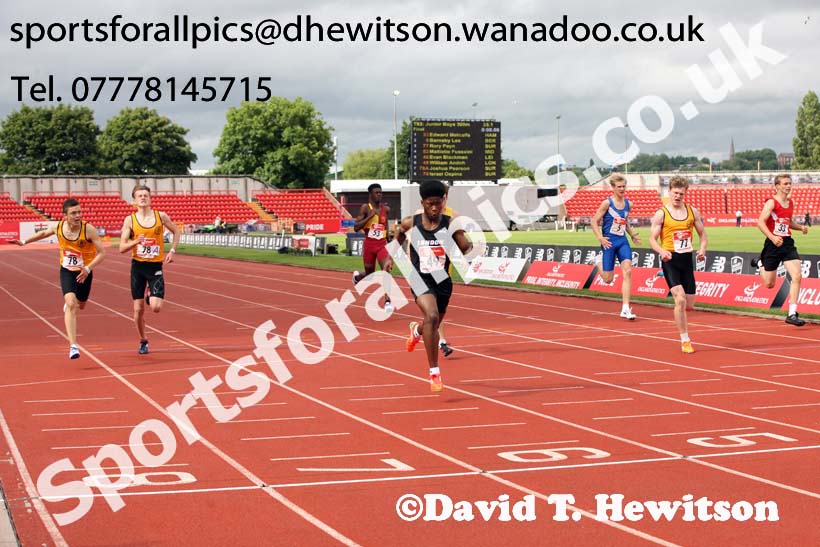 Junior boys 300 metres, English Schools Track and Field. Photo: David T. Hewitson/Sports for All Pics